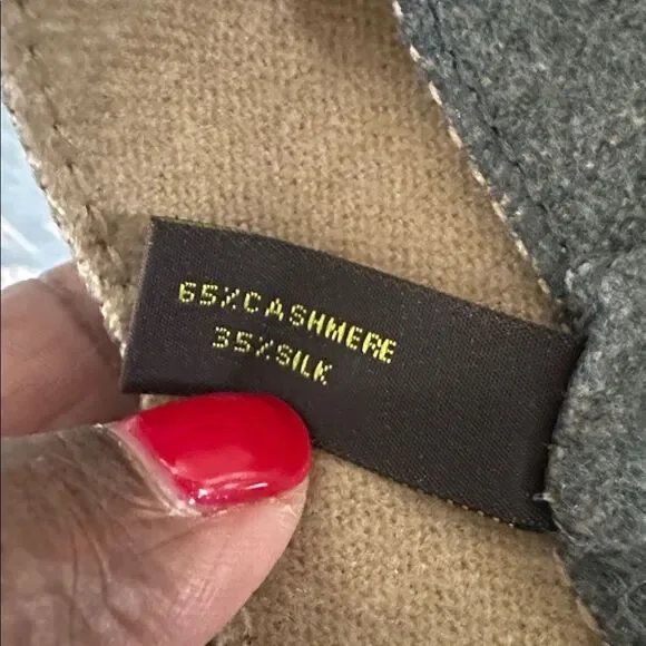 Louis Vuitton Monogram Logomania Cashmere & Silk Wrap Scarf - Picture 5 of 6